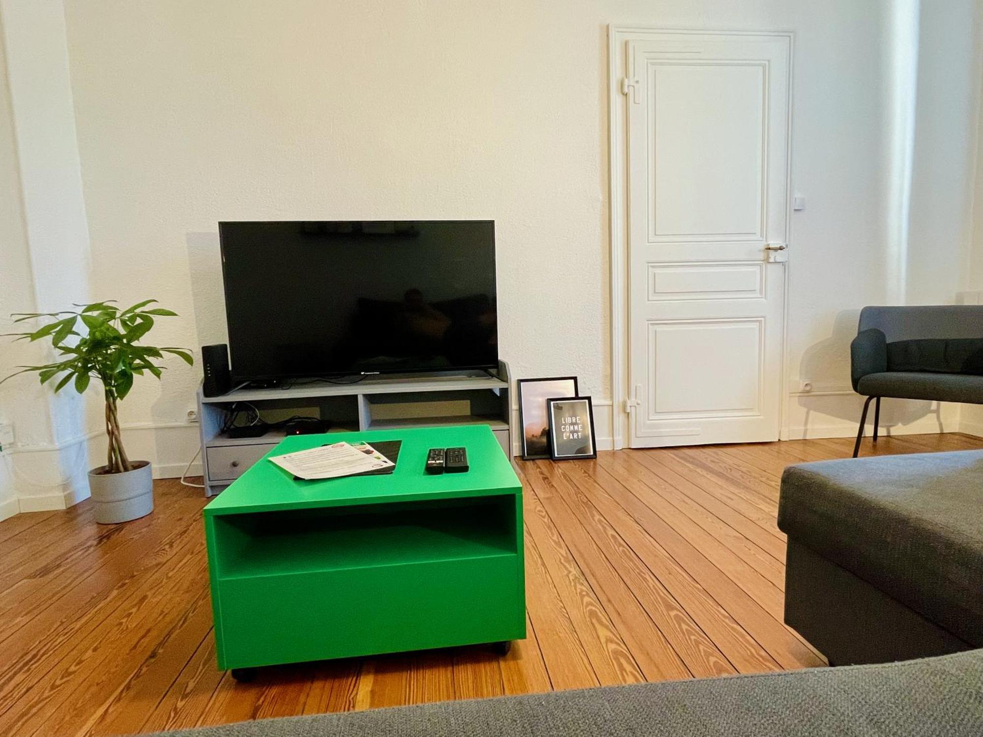 Avec Place De Parking Et Box Velos Apartment